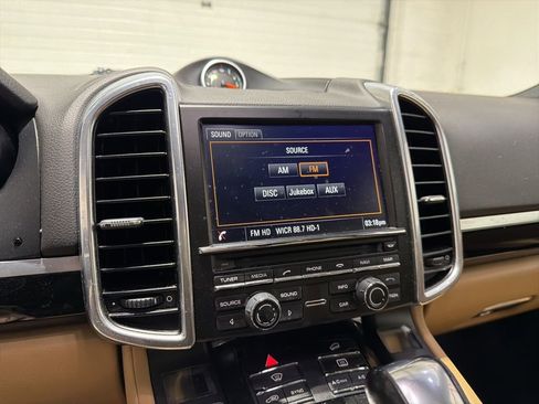 Used 2016 Porsche Cayenne image 19