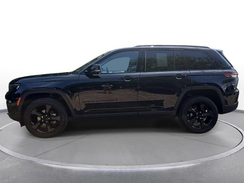 Used 2023 Jeep Grand Cherokee Limited w/ Black Appearance Package AWD/4WD image 8