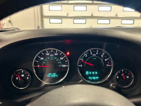 Used 2018 Jeep Wrangler Unlimited Sahara w/ Connectivity Group AWD/4WD image 20