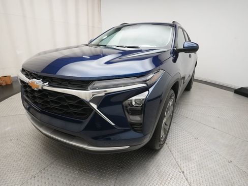 Used 2024 Chevrolet Trax LT w/ Driver Confidence Package FWD image 12
