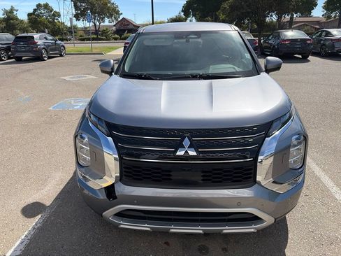 Used 2024 Mitsubishi Outlander AWD image 2