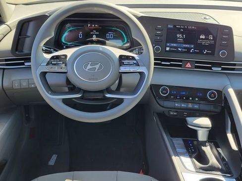 New 2026 Hyundai Elantra Hybrid FWD image 6