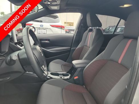 Used 2025 Toyota Corolla SE w/ SE Premium Package FWD image 19