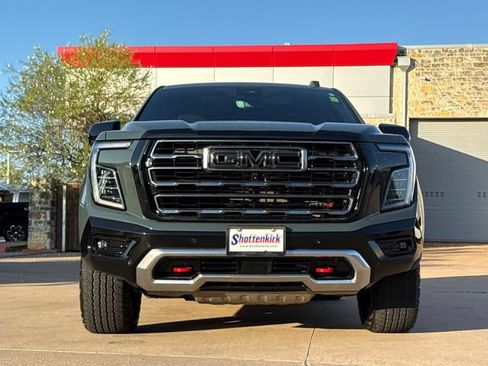 Used 2026 GMC Yukon XL AT4 w/ AT4 Premium Plus Package AWD/4WD image 2