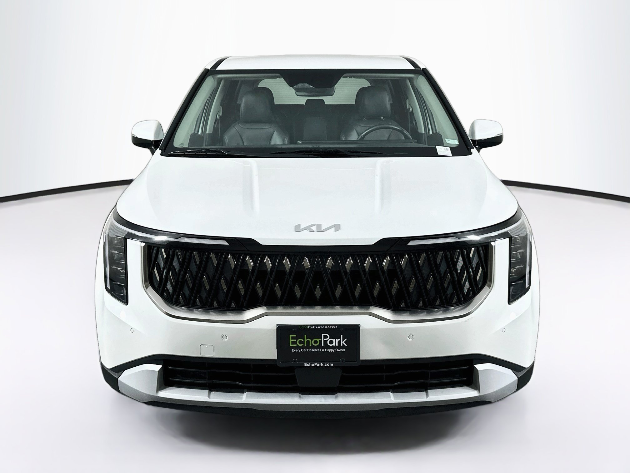 Used 2025 Kia Carnival FWD image 2
