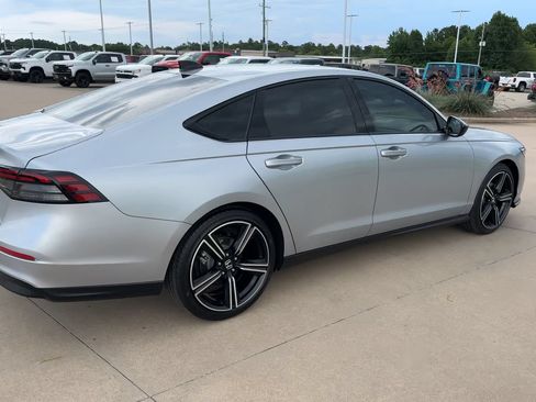 Used 2026 Honda Accord SE image 9