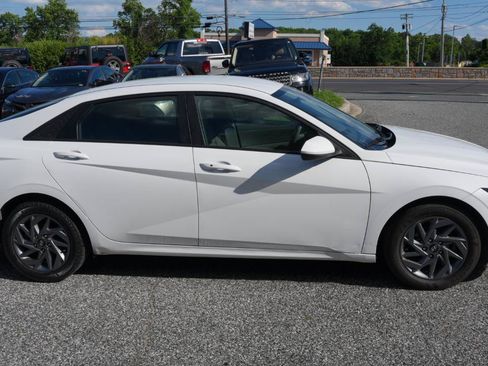 Used 2024 Hyundai Elantra SEL FWD image 4
