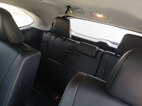 Used 2024 Toyota Highlander Limited FWD image 28