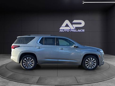 Used 2023 Chevrolet Traverse Premier image 8
