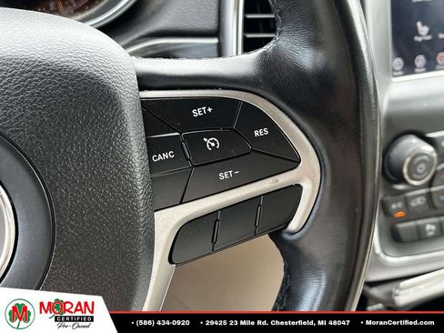 Used 2019 Jeep Grand Cherokee Laredo AWD/4WD image 22