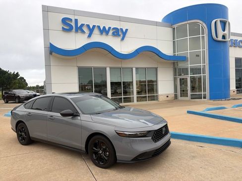 Used 2025 Honda Accord SE image 1