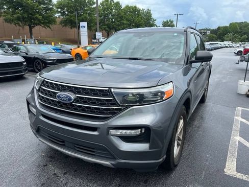 Used 2021 Ford Explorer XLT w/ Equipment Group 202A RWD image 3