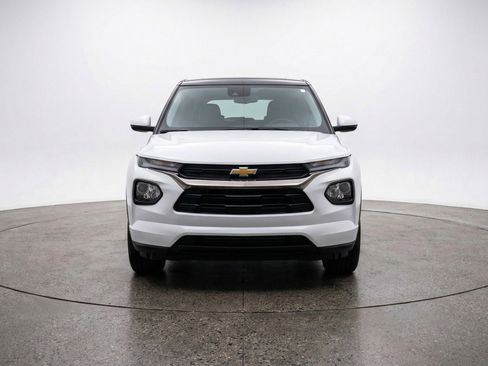 Used 2025 Chevrolet TrailBlazer LT FWD image 2