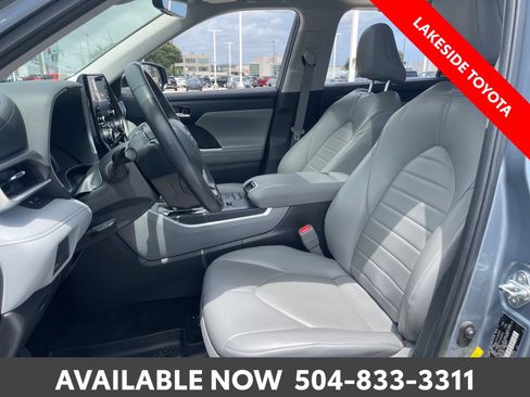 Used 2022 Toyota Highlander XLE FWD image 29