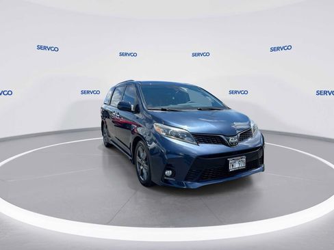Used 2019 Toyota Sienna SE FWD image 2