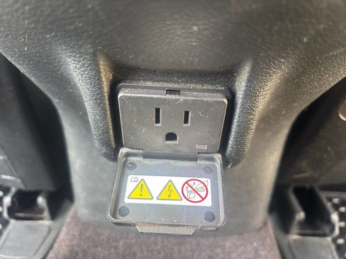 Used 2016 Jeep Cherokee Latitude w/ Cold Weather Group image 25