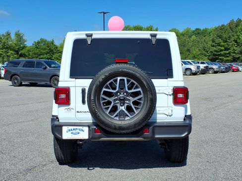 Used 2025 Jeep Wrangler Unlimited Sahara AWD/4WD image 24