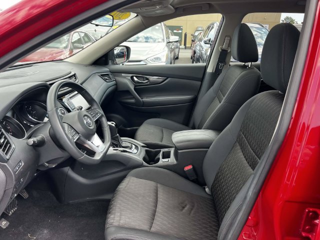 Used 2017 Nissan Rogue SV AWD/4WD image 13
