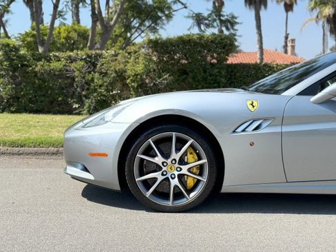 Used 2013 Ferrari California image 3