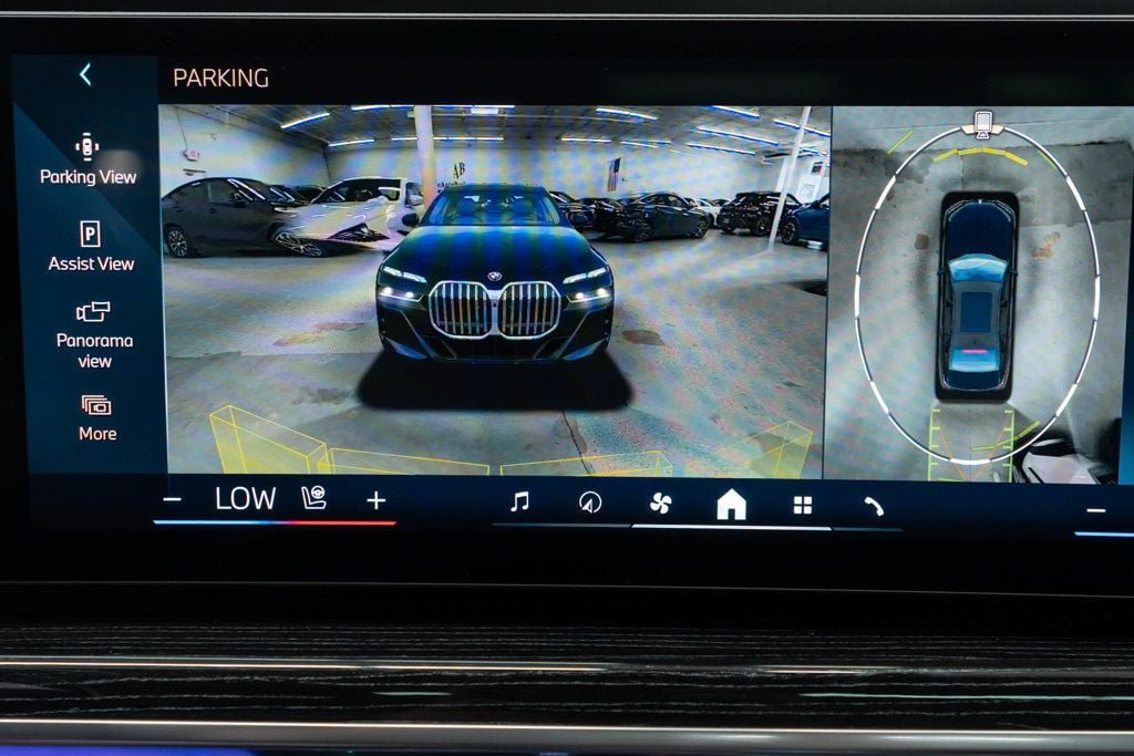 Used 2026 BMW 740i xDrive AWD/4WD image 25
