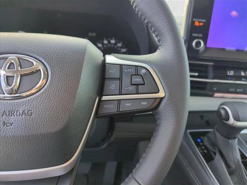 Certified 2026 Toyota Sienna XLE FWD image 15