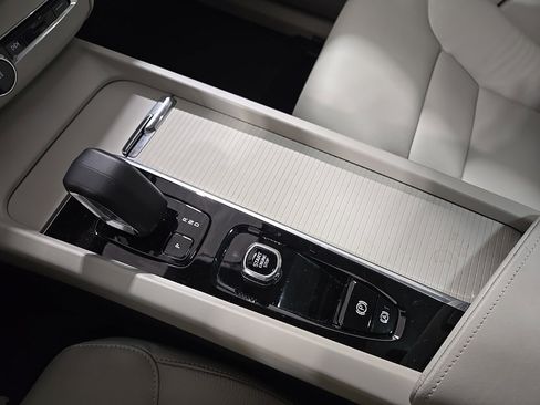 Used 2025 Volvo XC60 T8 Core w/ Climate Package image 12