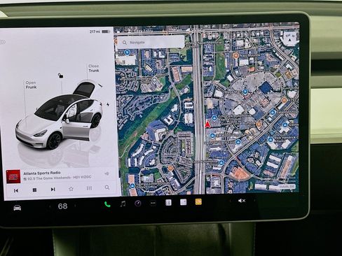 Used 2023 Tesla Model Y Long Range image 21