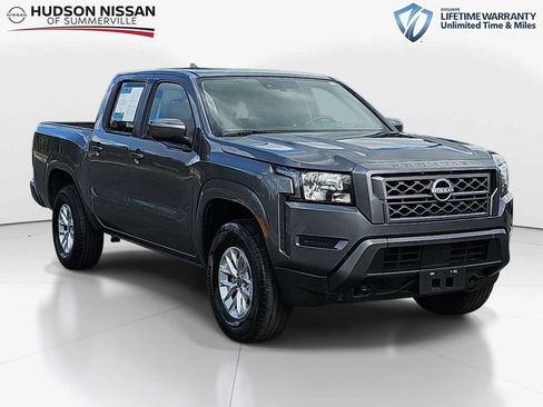 Used 2024 Nissan Frontier SV image 1