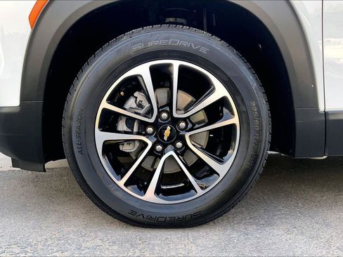 Used 2024 Chevrolet TrailBlazer LT FWD image 9