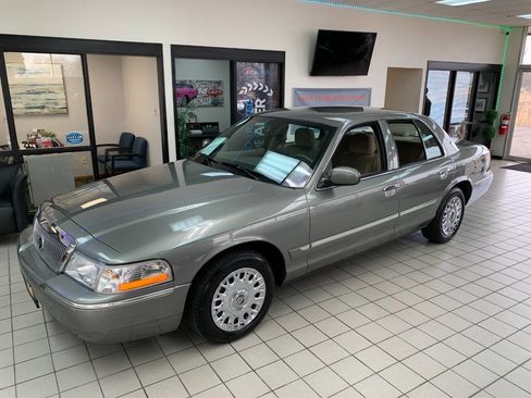Used 2004 Mercury Grand Marquis GS image 2