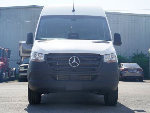 Used 2025 Mercedes-Benz Sprinter 2500 image 2