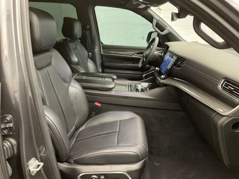 Certified 2022 Jeep Wagoneer Series III w/ Premium Group I AWD/4WD image 25