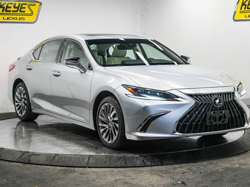 Used 2025 Lexus ES 300h w/ Accessory Package (Z2) FWD image 7