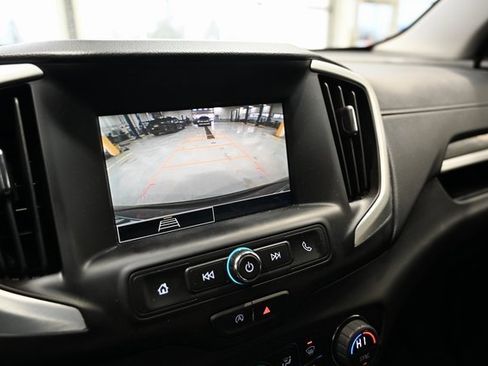 Used 2024 GMC Terrain SLE w/ Driver Convenience Package image 16