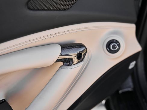 Used 2022 Ferrari F8 Tributo image 44