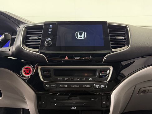 Used 2021 Honda Pilot Touring image 17
