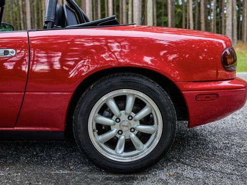 Used 1990 MAZDA MX-5 Miata RWD image 3
