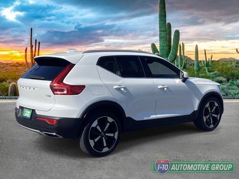 Used 2019 Volvo XC40 T4 Inscription FWD image 3
