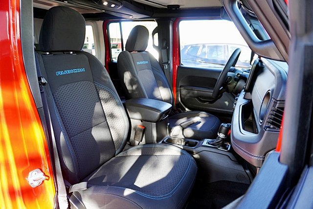 Certified 2025 Jeep Wrangler Unlimited Rubicon 4xe w/ Convenience Group AWD/4WD image 19