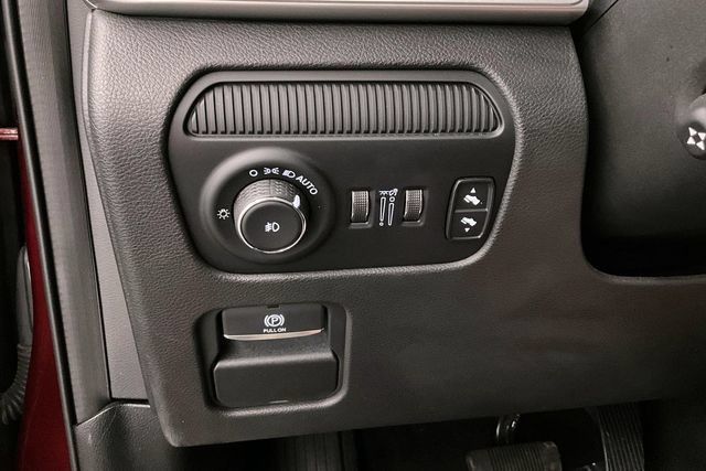 Used 2022 Jeep Wagoneer Series III AWD/4WD image 39