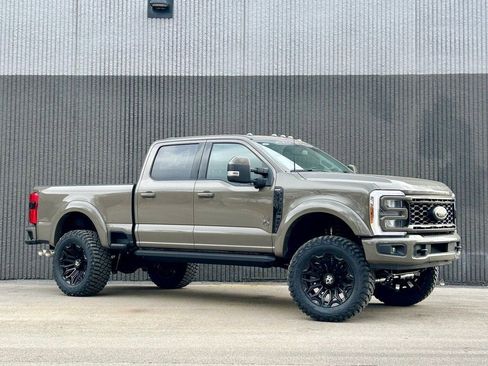 New 2026 Ford F250 Lariat w/ Black Appearance Package image 7
