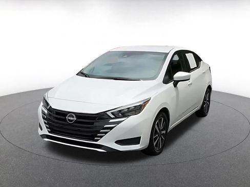 Used 2025 Nissan Versa SV FWD image 7