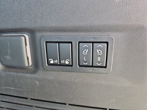 Used 2022 Chevrolet Suburban RST w/ Luxury Package image 31