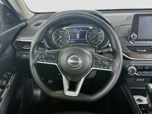 Used 2023 Nissan Altima 2.5 SV FWD image 17