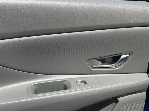 Used 2025 Hyundai Elantra SEL FWD image 21