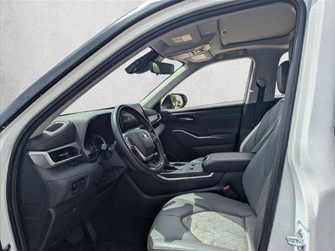 Used 2023 Toyota Highlander Bronze Edition image 14