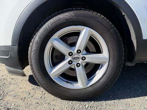 Used 2019 Ford Explorer XLT w/ Equipment Group 201A image 9