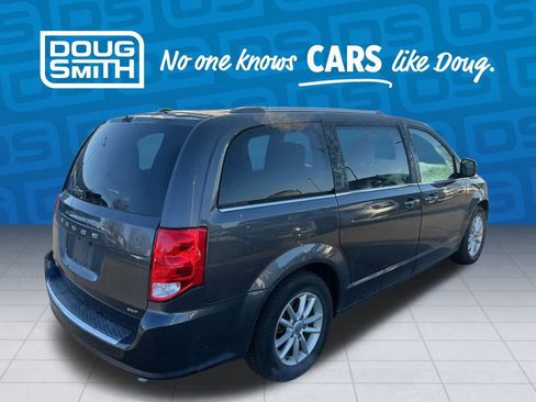 Used 2019 Dodge Grand Caravan SXT w/ Driver Convenience Group image 5
