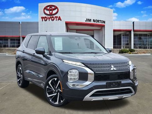 Used 2024 Mitsubishi Outlander SE image 1