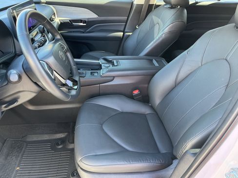 Used 2024 Toyota Grand Highlander Limited image 20